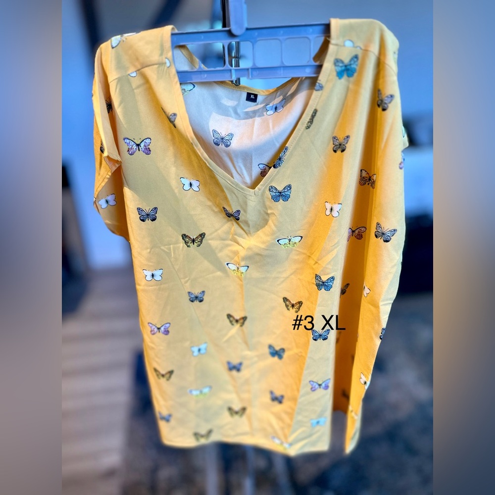 New, Yellow blouse w butterfly’s. Size XL no tags but new